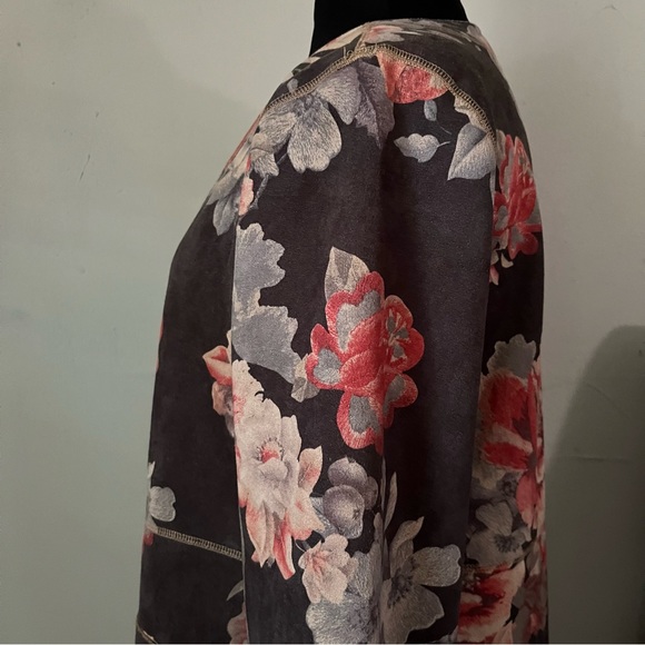 Anthropologie Solitaire Brown Suede Large Floral
Open Front Kimono Jacket - Picture 8 of 13